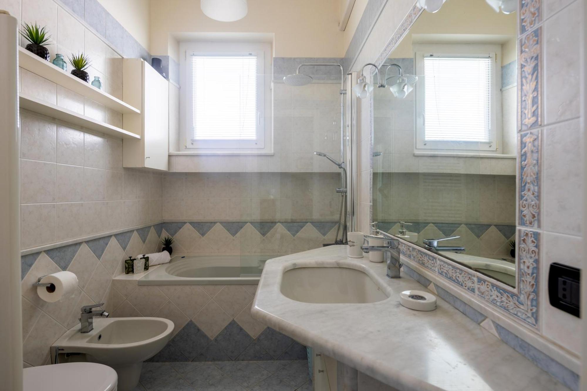 Con Parcheggio Vicino Stazione E Centro Appartement *